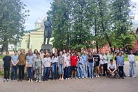 В муниципальном округе Проспект Вернадского в городе Москве для учащихся и педагогов Детской школы искусств им.Франца Шуберта провели выездное мероприятие ко Дню защиты детей в г.Клин с посещением музея-заповедника П.И. Чайковского